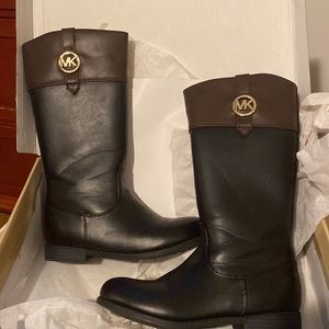 Micheal Kors Emma Kelly boot size 2